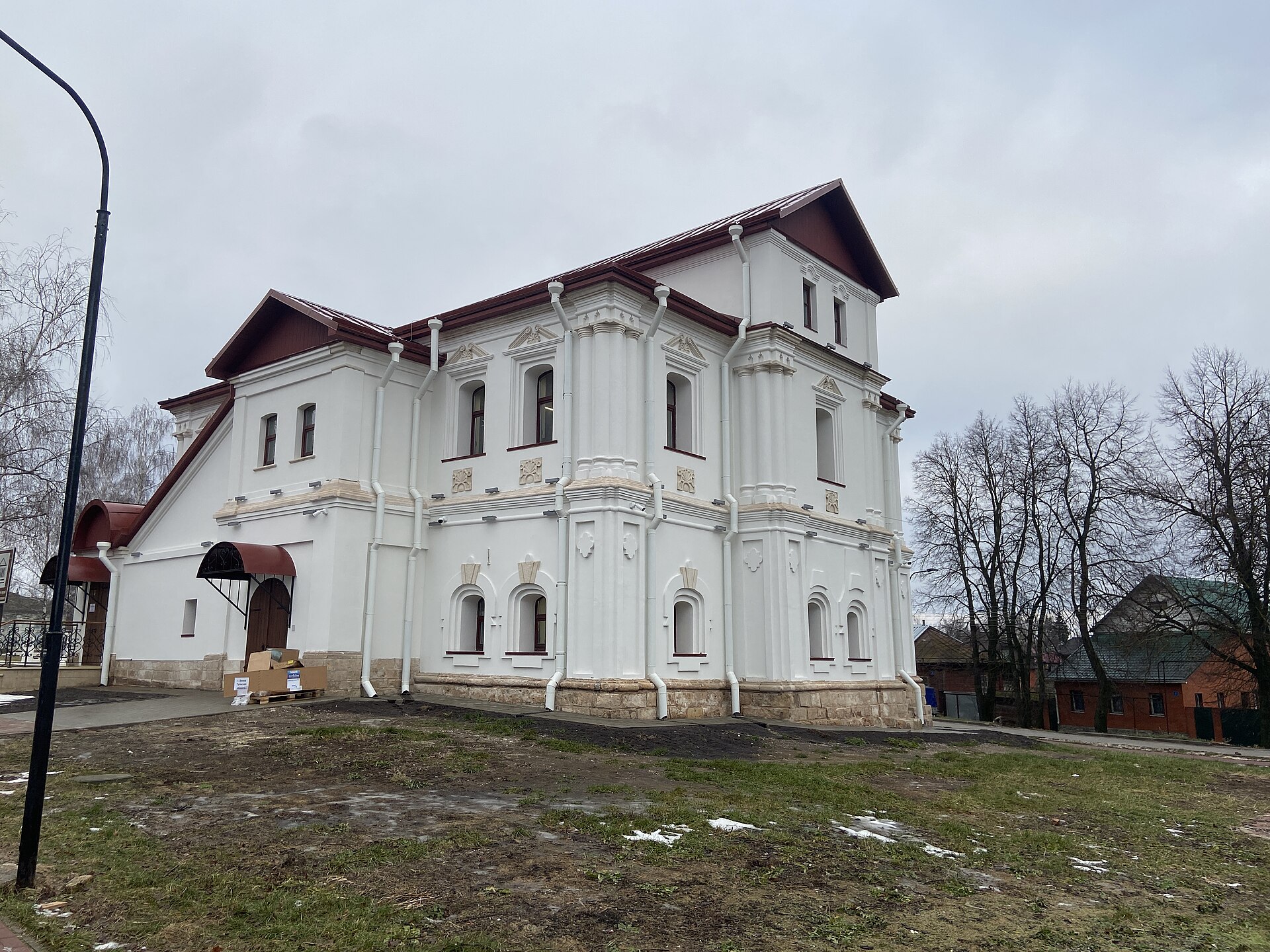 Историческое здание музея с боковой стороны. Фото: Celest, CC BY-SA 4.0. — Венёвский краеведческий музей
