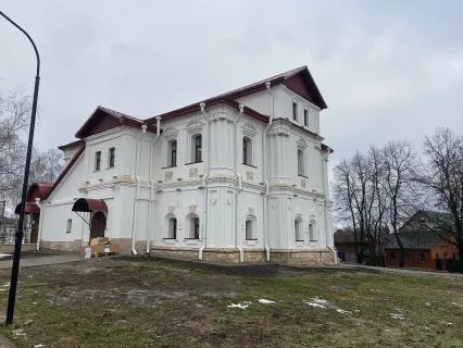 Историческое здание музея с боковой стороны. Фото: Celest, CC BY-SA 4.0.