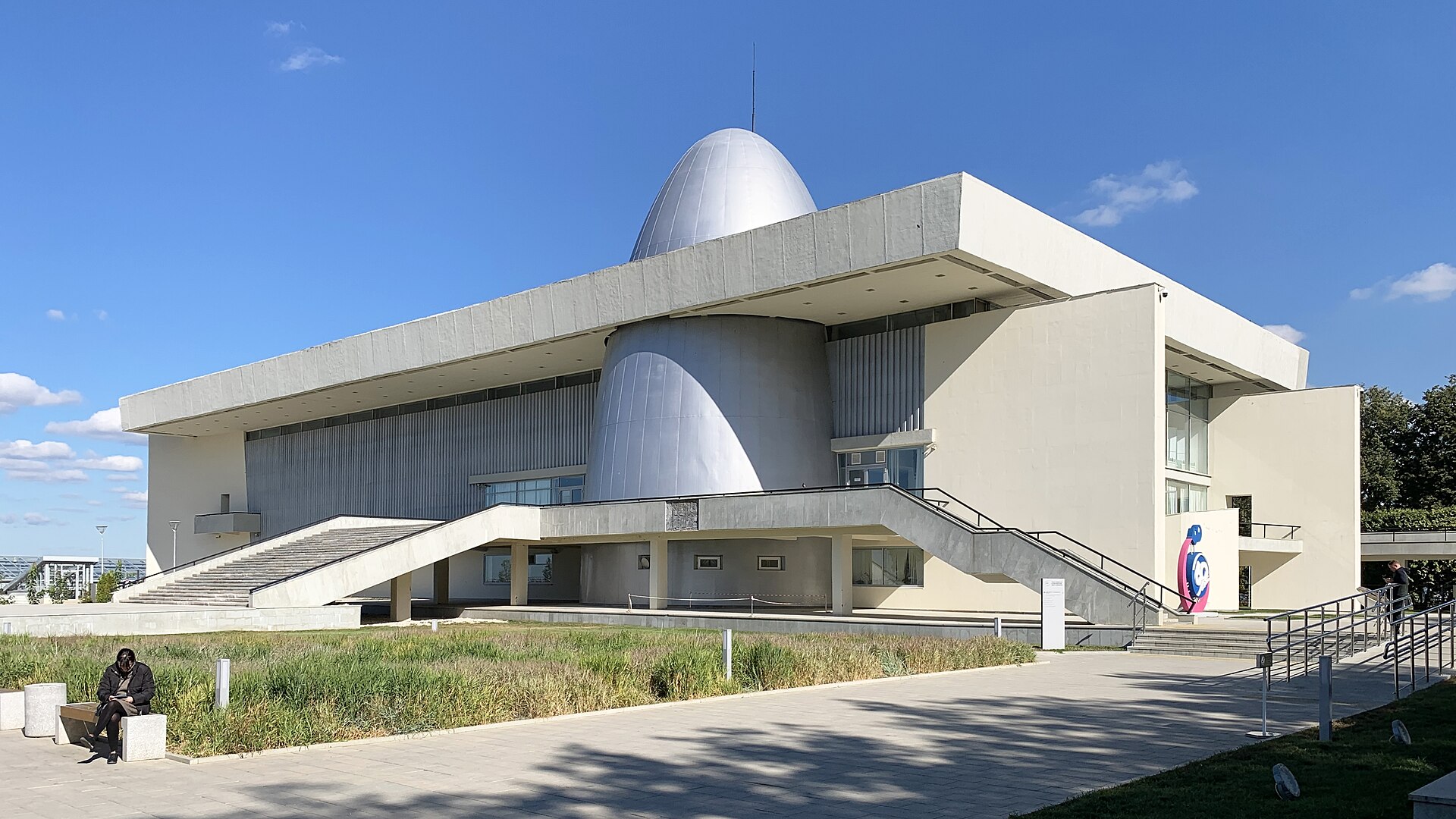 Историческое здание музея космонавтики. Фото: Sergey Sebelev, CC BY-SA 4.0. — Музей истории космонавтики имени К. Э. Циолковского