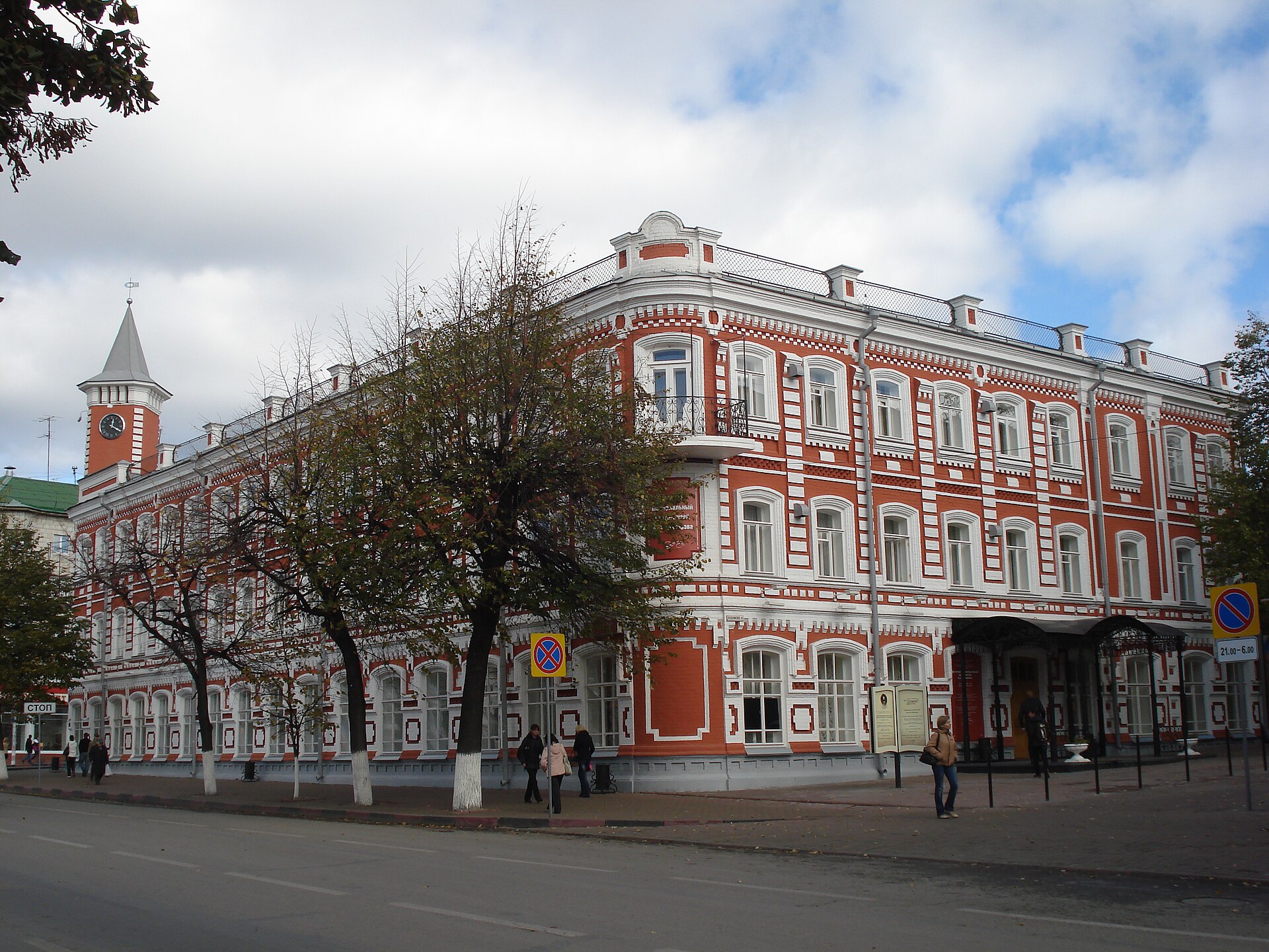 Исторический дом Гончаровых. Фото: Wilwarin, CC BY-SA 3.0. — Историко-мемориальный центр-музей И. А. Гончарова