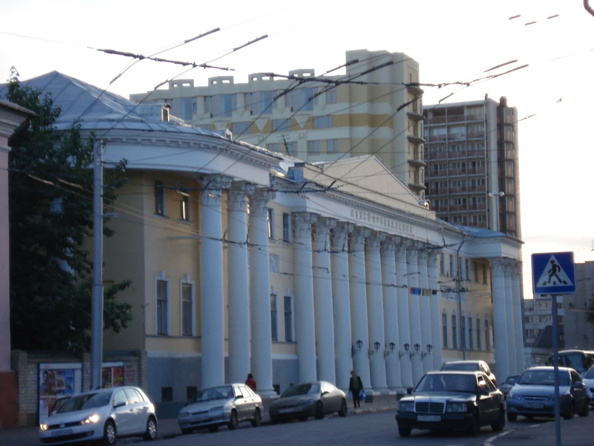 Краеведческий музей со стороны улицы Лермонтова. Фото: Graf0man, CC BY-SA 3.0. — Саратовский областной музей краеведения