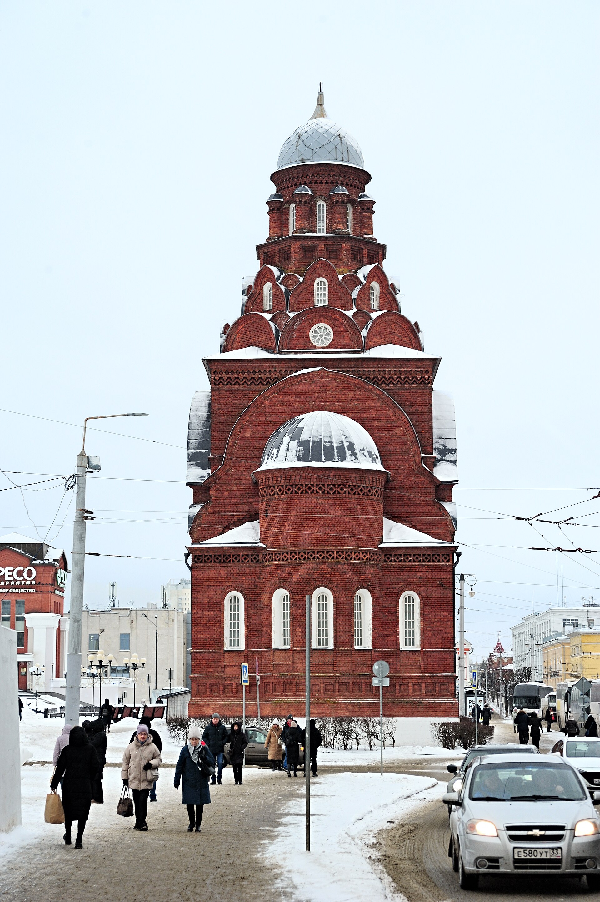 Бывшая Троицкая церковь, здание музея хрусталя и стекла. Фото: Vsatinet, CC BY-SA 4.0. — Музей хрусталя и стекла XVIII–XXI веков