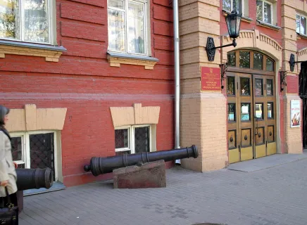 Вход в Воронежский краеведческий музей. Фото: Obakeneko, CC BY 3.0.