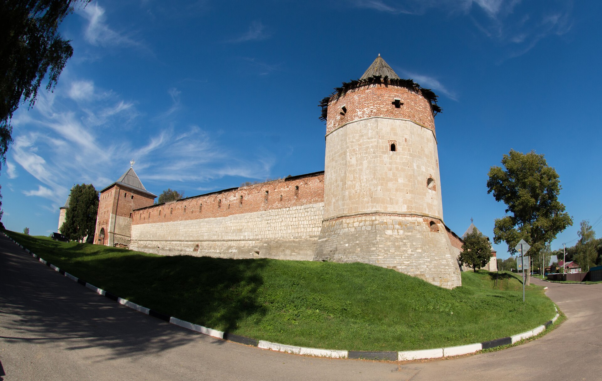 Крепостные стены Зарайского кремля. Фото: Mikhey77777, CC BY-SA 4.0. — Музей-заповедник «Зарайский кремль»