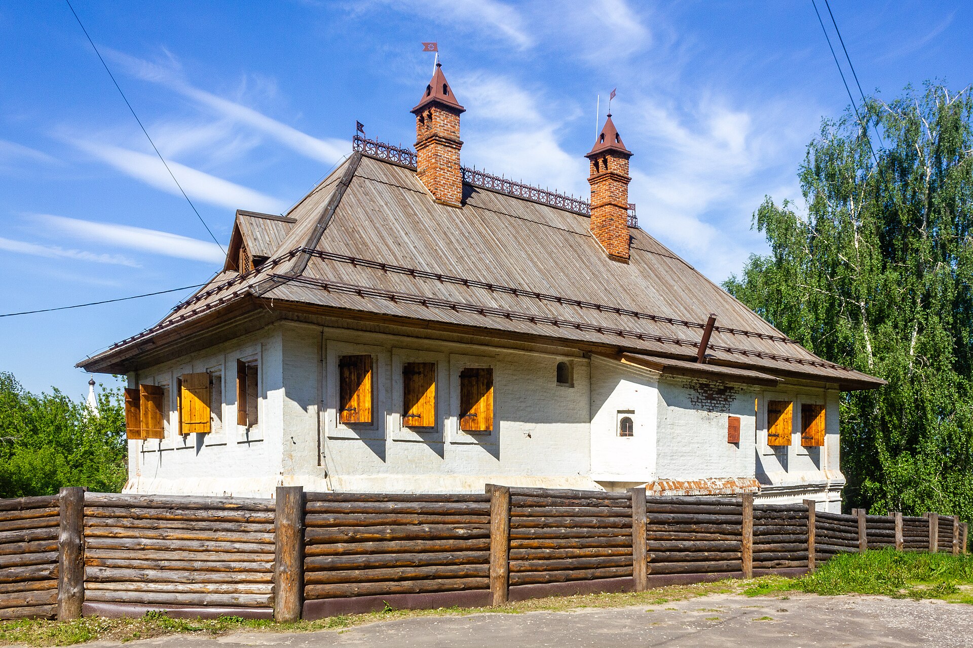 Купеческие палаты со стороны склона. Фото: Евгений Катышев, CC BY-SA 4.0. — Дом Ершова (Сапожникова) — музей в Гороховце