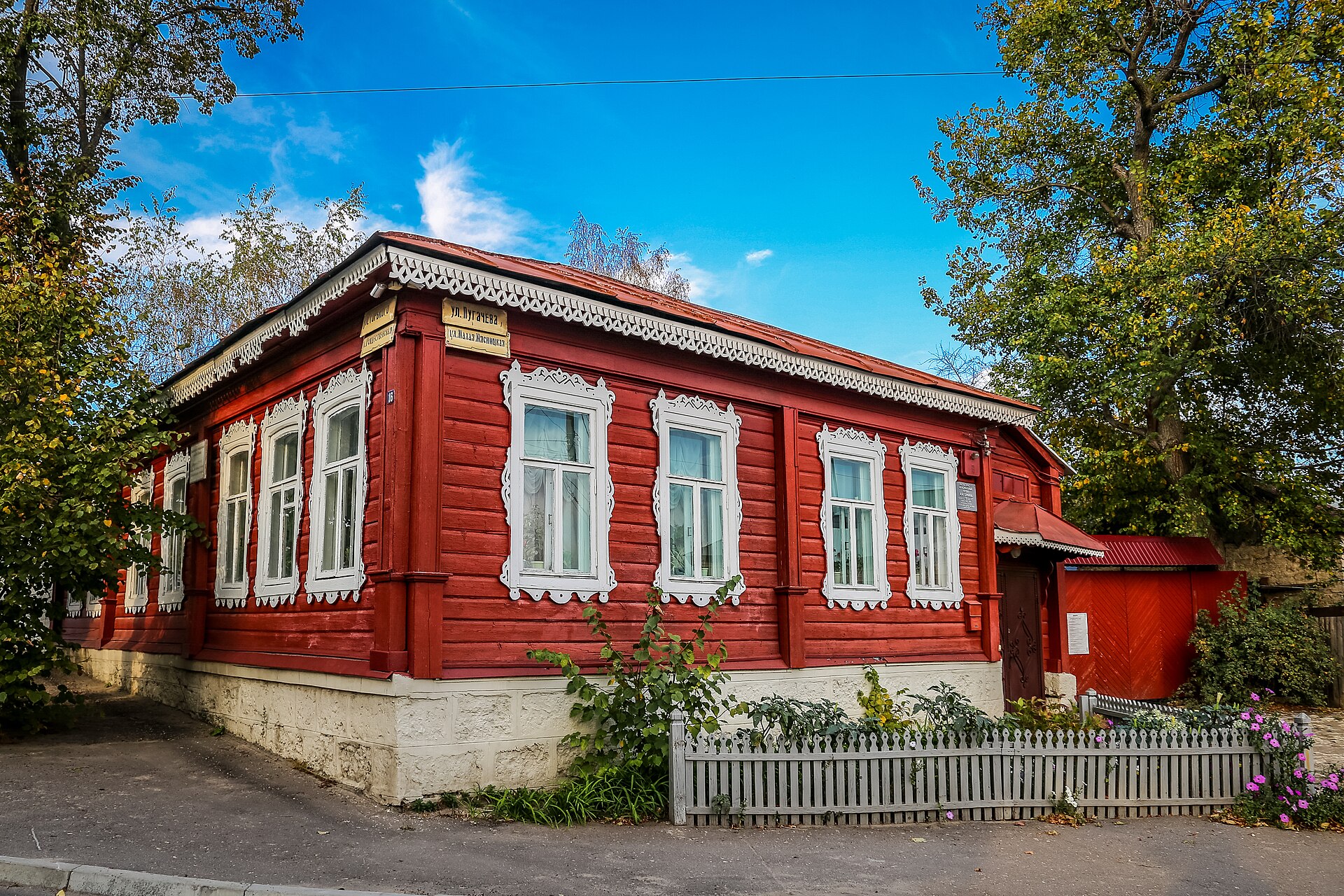 Здание музея на улице Горького. Фото: Alexandr Karasev, CC BY-SA 4.0. — Литературно-мемориальный музей И. А. Бунина в Ельце