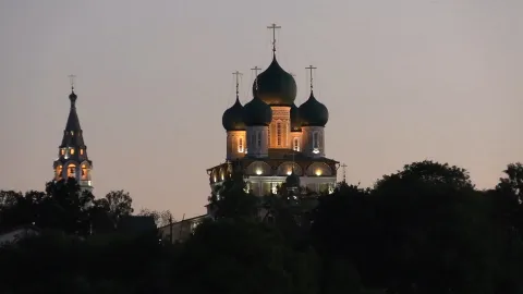 Вечерний вид собора с Волги. Фото: Sergey A. Demidov, CC BY 4.0.