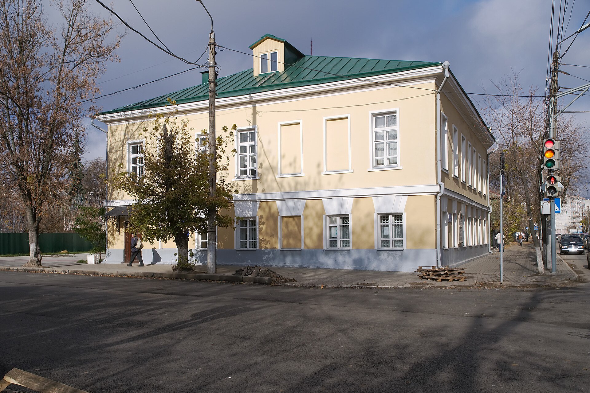 Фасад дома семьи Чижевских. Фото: Kaluga.2012, CC BY-SA 3.0. — Дом-музей А. Л. Чижевского