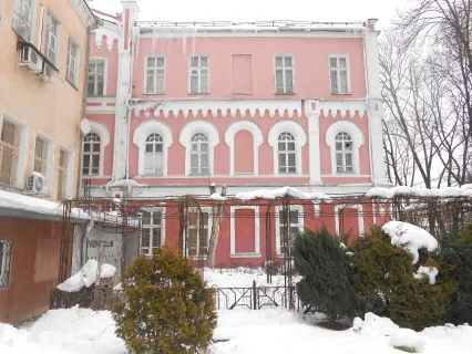 Здание бывшего Александровского реального училища. Фото: Mikra72, CC0.